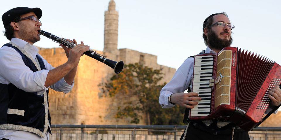 ועכשיו, כמה צלילים: על החסידות המוזיקלית שתרמה ניגונים חסידיים לכל יהודי אשכנז