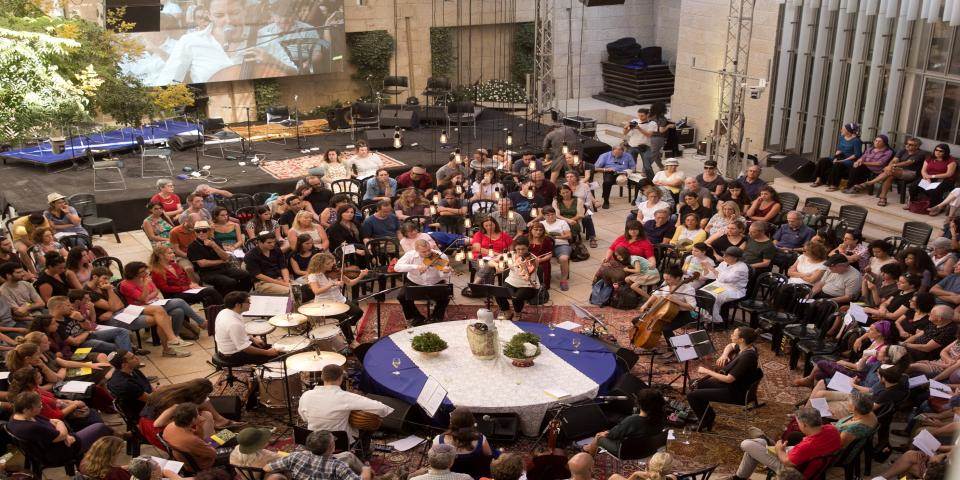 לחיי המהפכה: פסטיבל הפיוט של בית אבי חי חוגג עשור