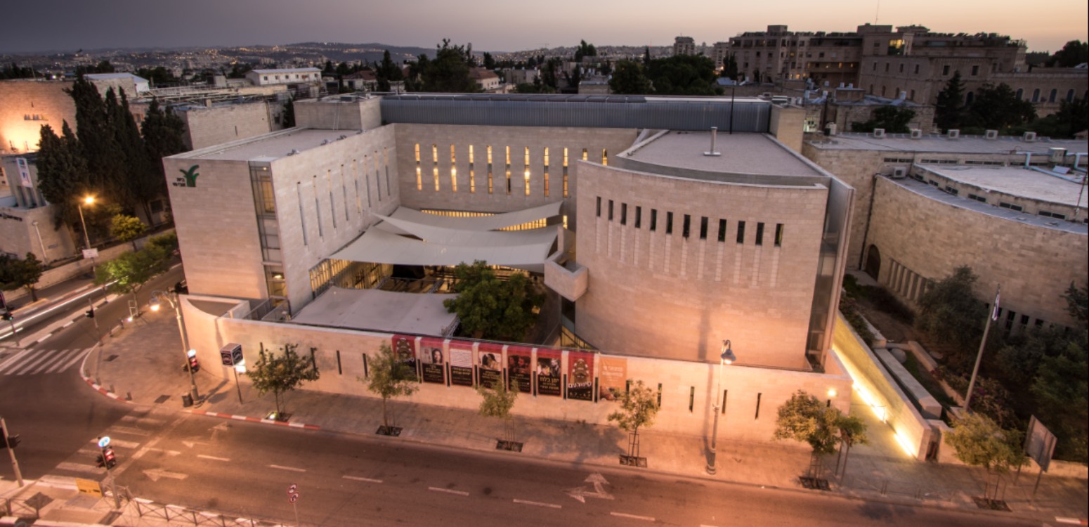 בין אזעקה לתקווה